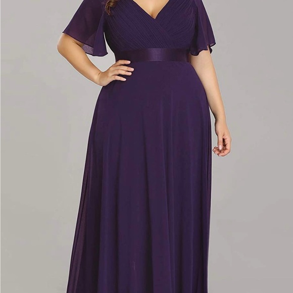 Plus size formal dress. Very flattering. - Picture 3 of 4